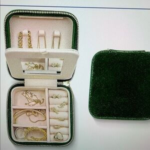 Benevolence LA Emerald Green Plush Velvet Jewelry/Travel Case Organizer/Mirror